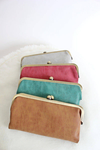 Karen Kiss Lock Clutch Bag: Tan