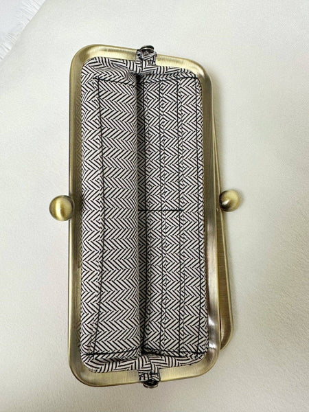Karen Kiss Lock Clutch Bag: Tan