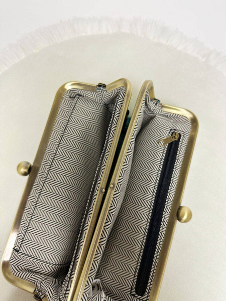 Karen Kiss Lock Clutch Bag: Pearl Gray